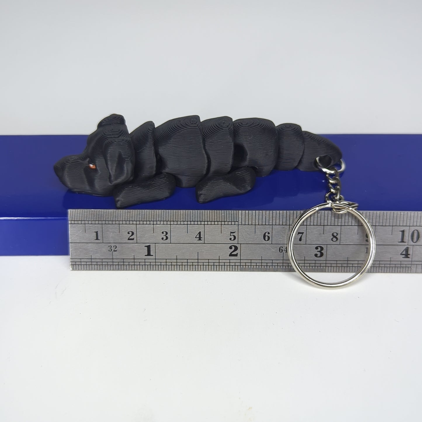 Black lab flexi keychain