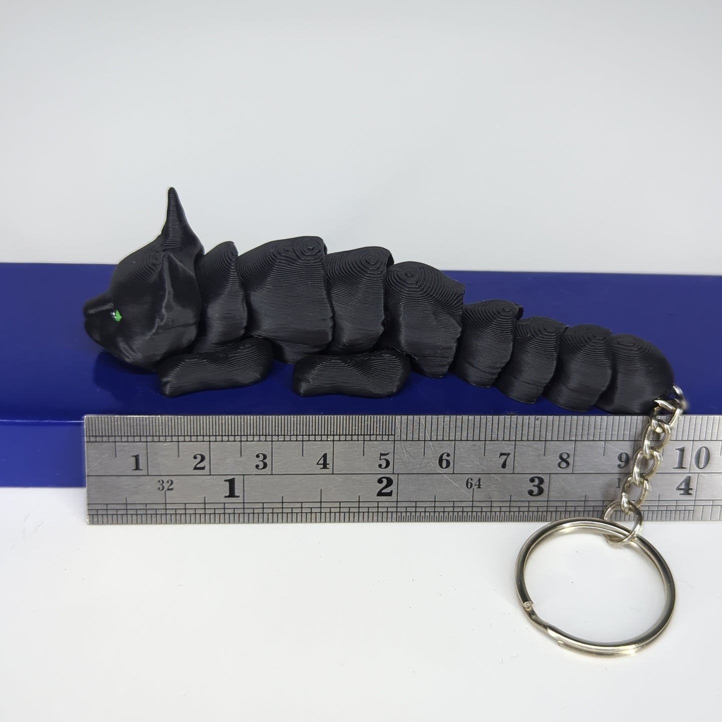 Black cat flexi keychain